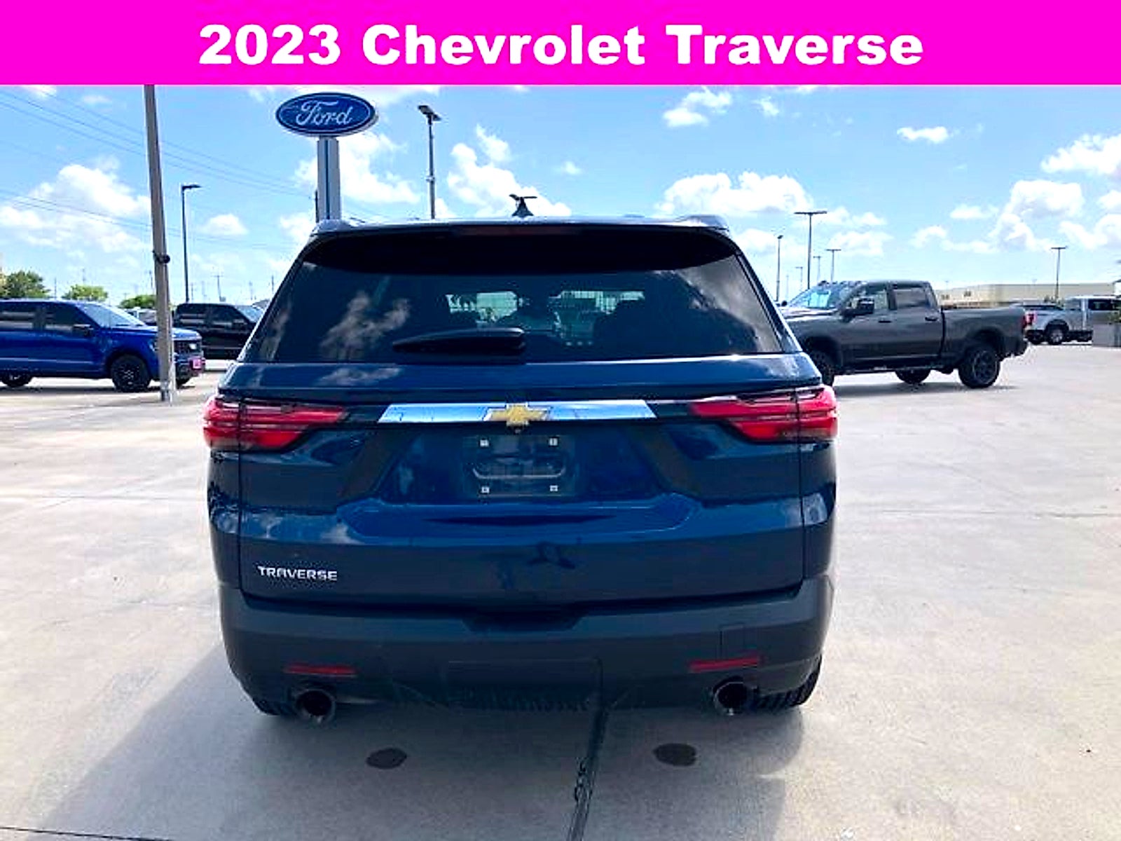2023 Chevrolet Traverse LS