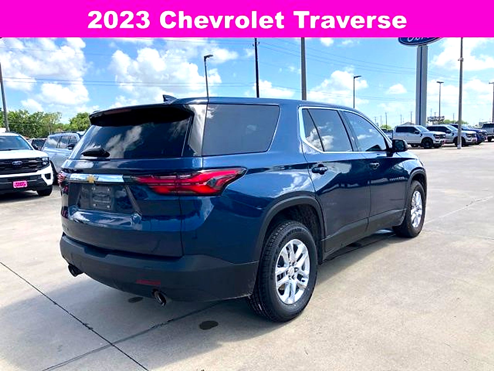 2023 Chevrolet Traverse LS
