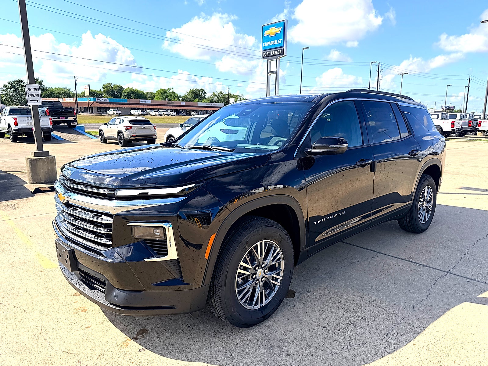 2027 Chevrolet Traverse LT
