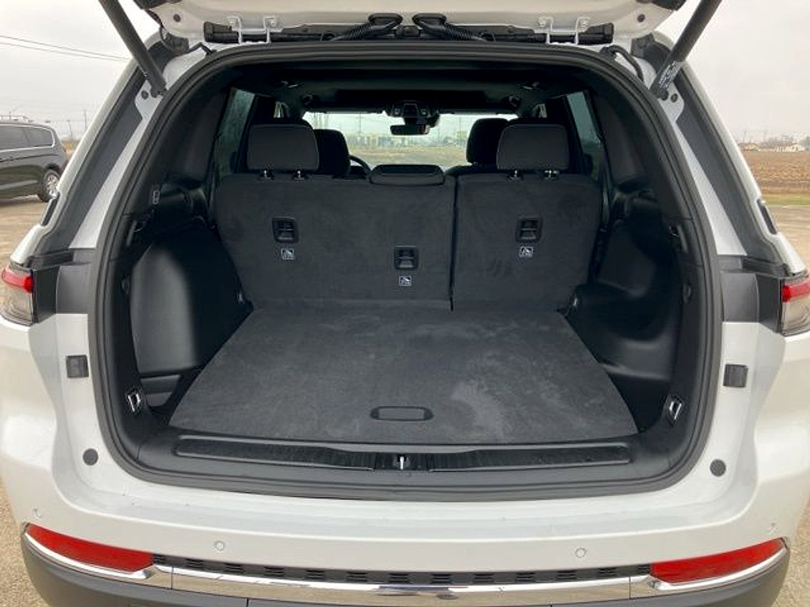 2026 Jeep Grand Cherokee Laredo X 4x2