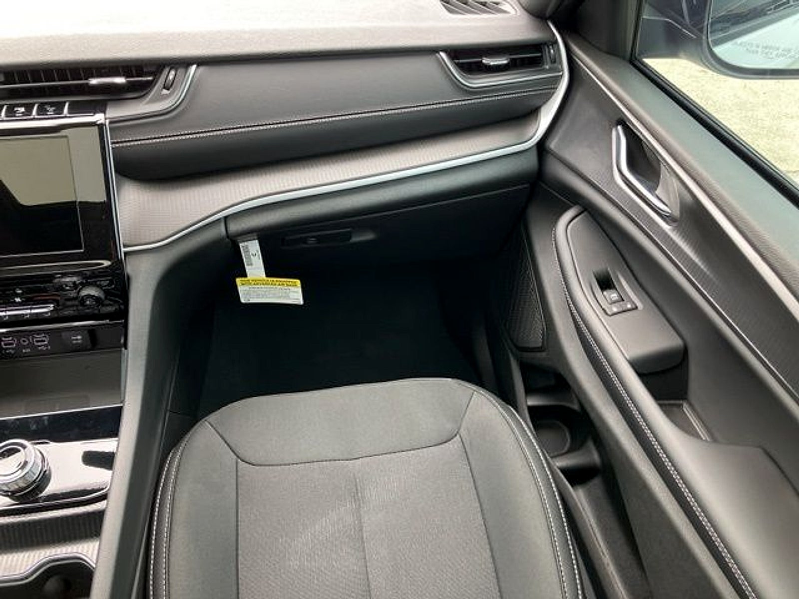 2026 Jeep Grand Cherokee Laredo X 4x2