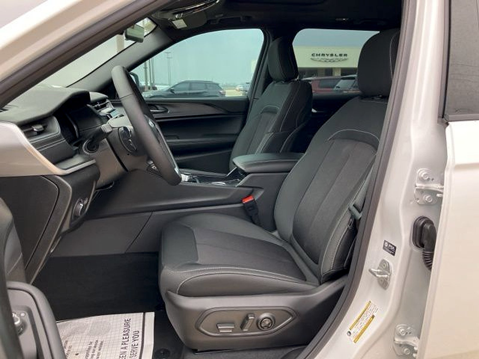 2026 Jeep Grand Cherokee Laredo X 4x2