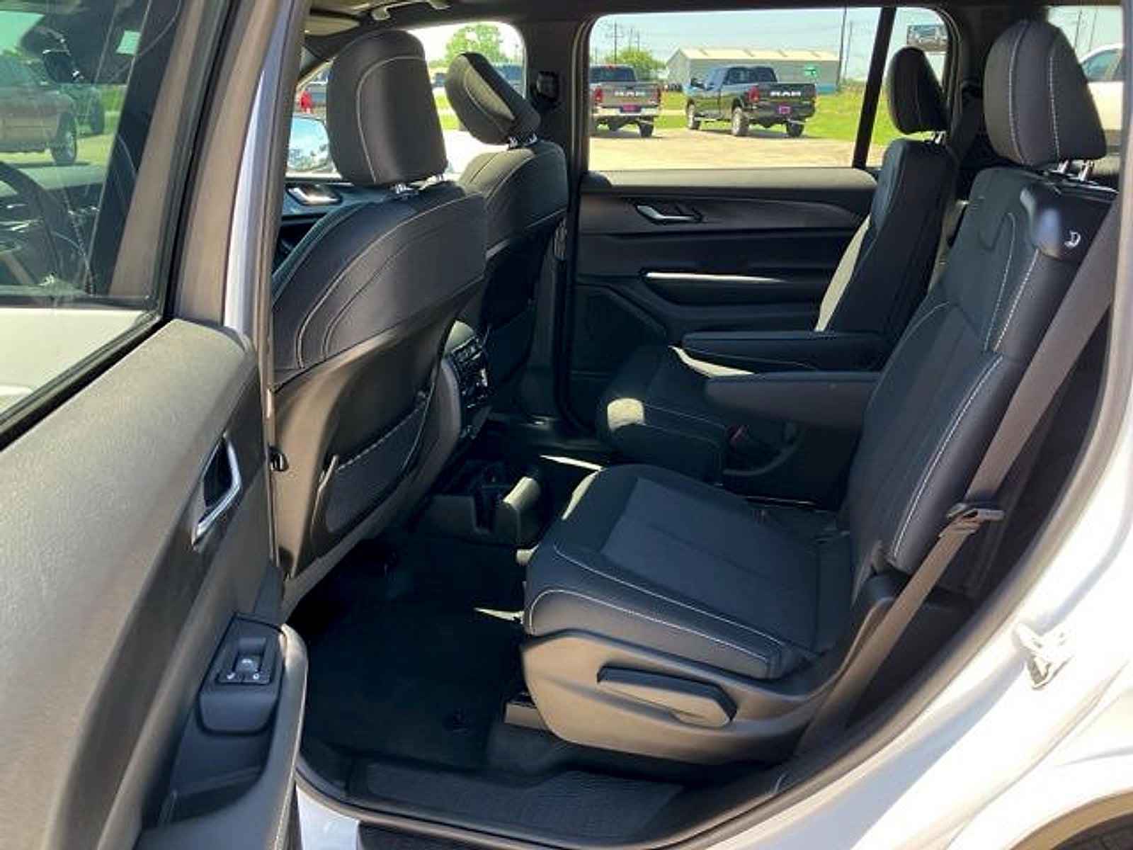 2026 Jeep Grand Cherokee L Laredo X 4x4