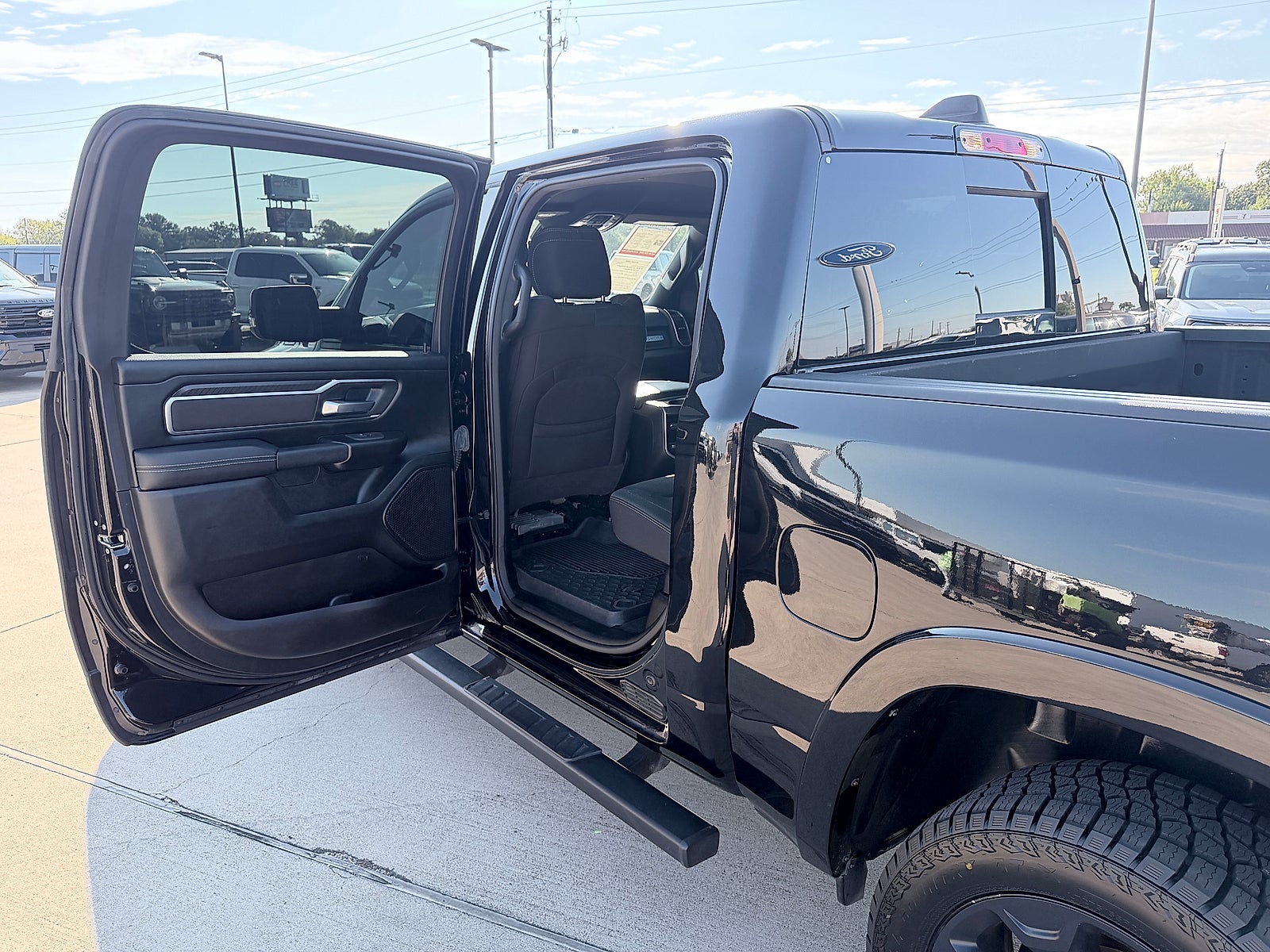 2025 RAM 1500 Big Horn Crew Cab 4x4 5'7" Box