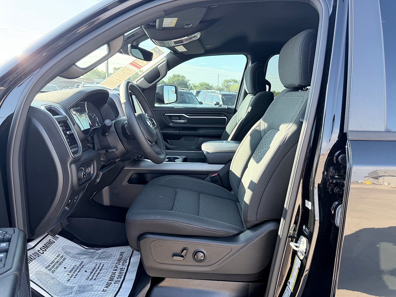 2025 RAM 1500 Big Horn Crew Cab 4x4 5'7" Box