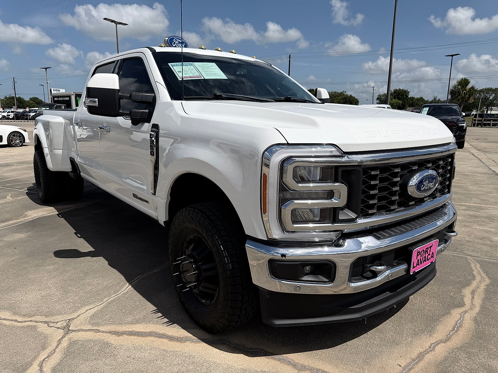 2023 Ford F-350 LARIAT