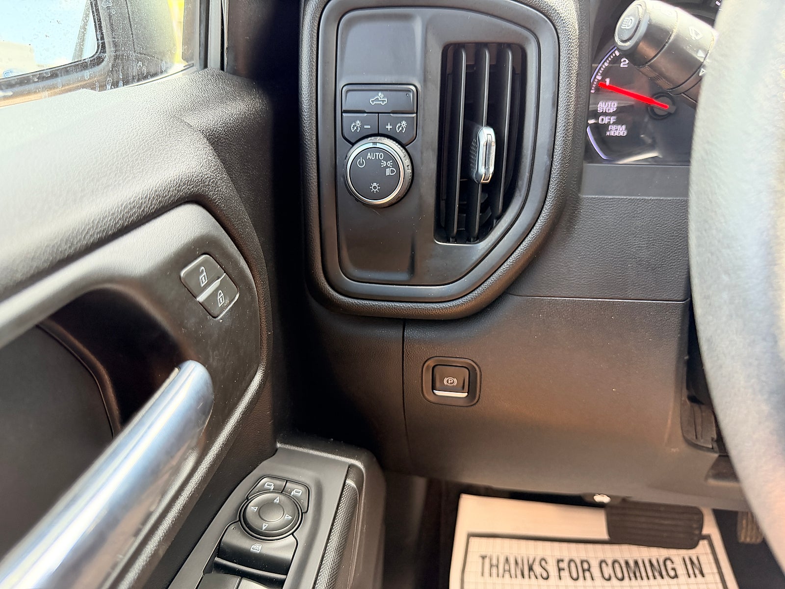 2022 Chevrolet Silverado 1500 2WD Crew Cab Short Bed Custom