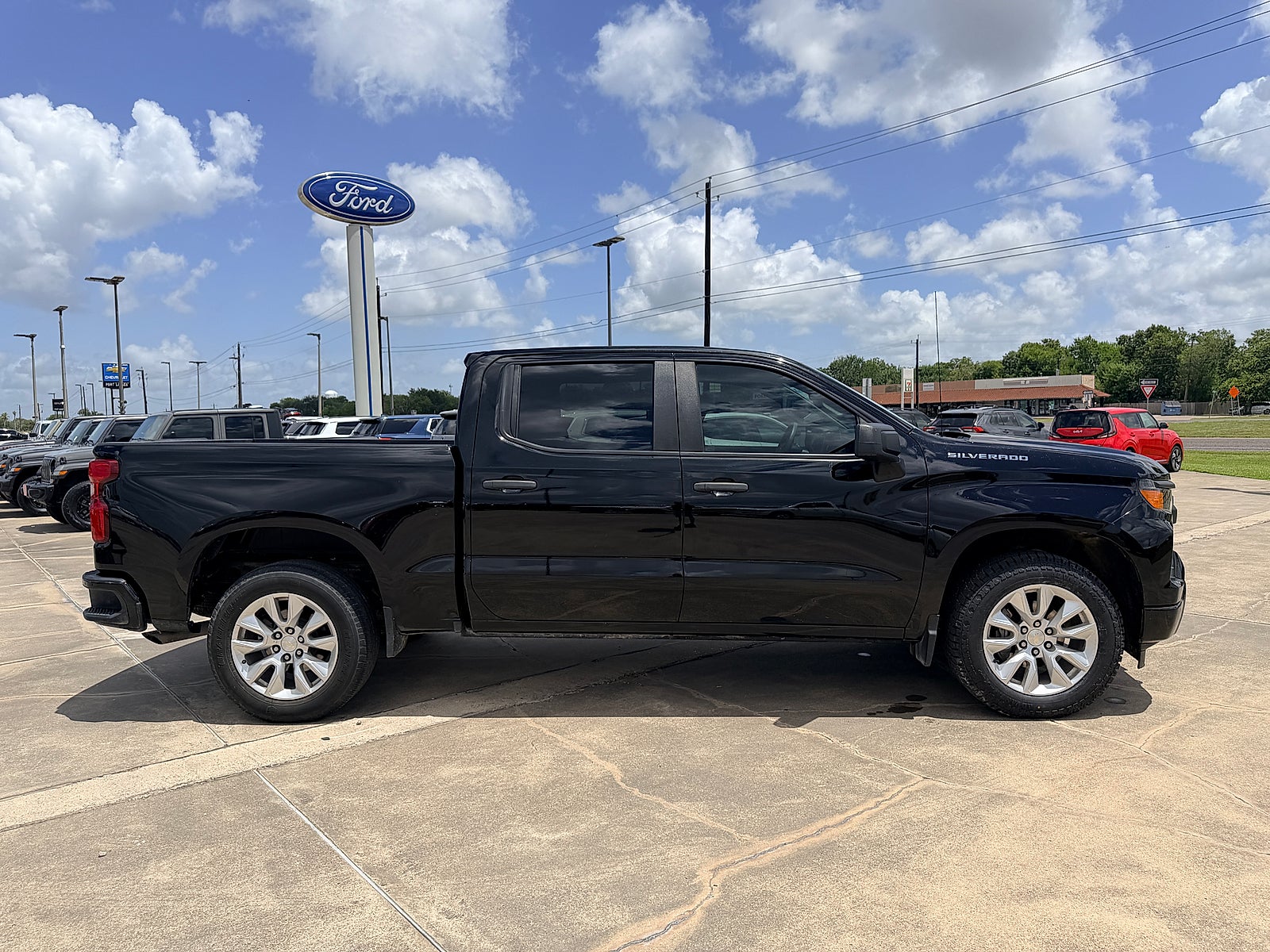 2022 Chevrolet Silverado 1500 2WD Crew Cab Short Bed Custom