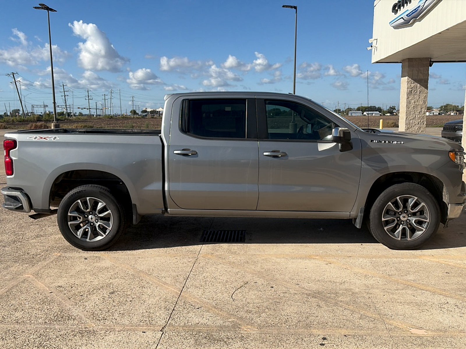 2023 Chevrolet Silverado 1500 4WD Crew Cab Standard Bed LT