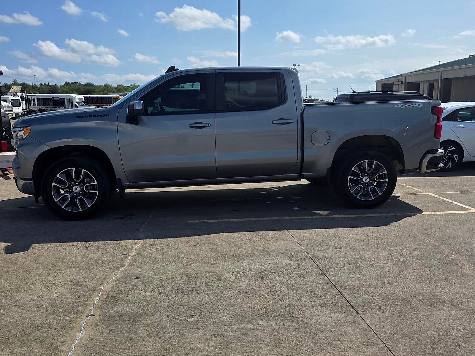 2023 Chevrolet Silverado 1500 4WD Crew Cab Standard Bed LT