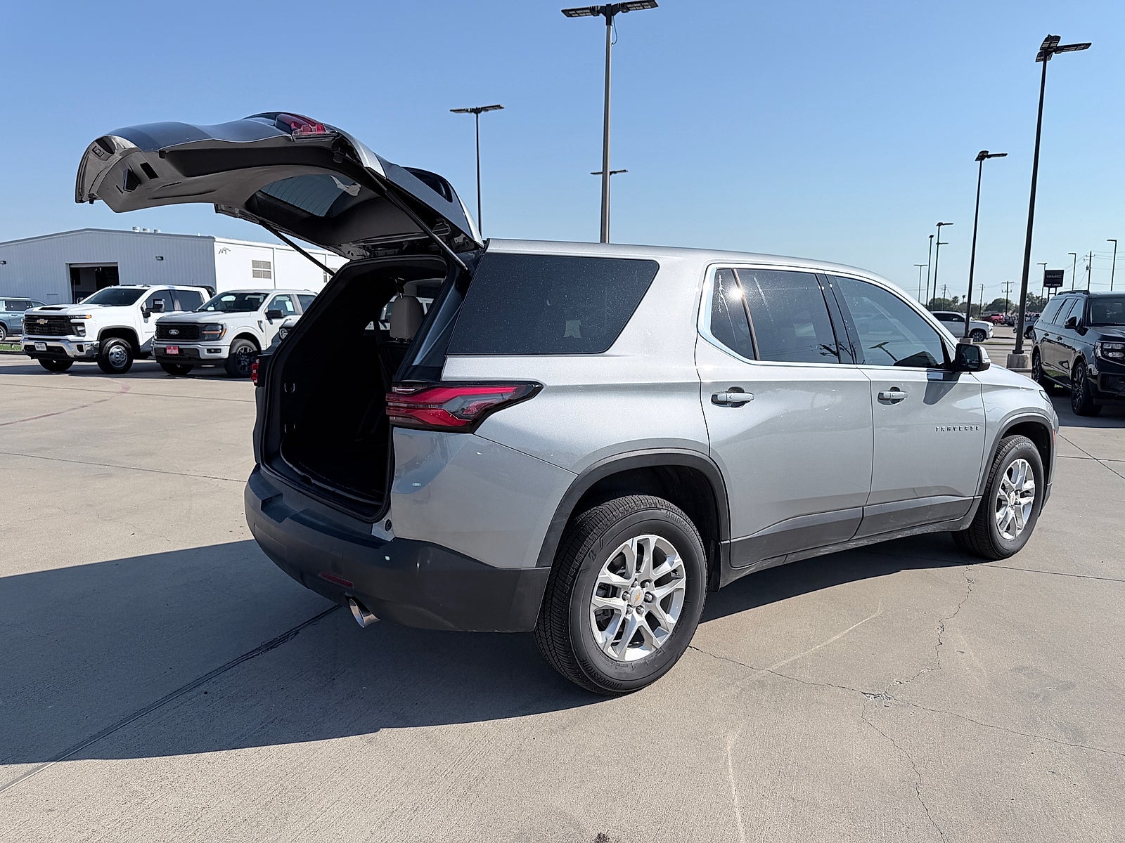 2023 Chevrolet Traverse FWD LS