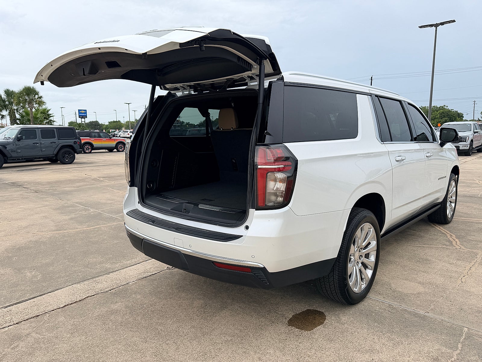 2024 Chevrolet Suburban 2WD Premier