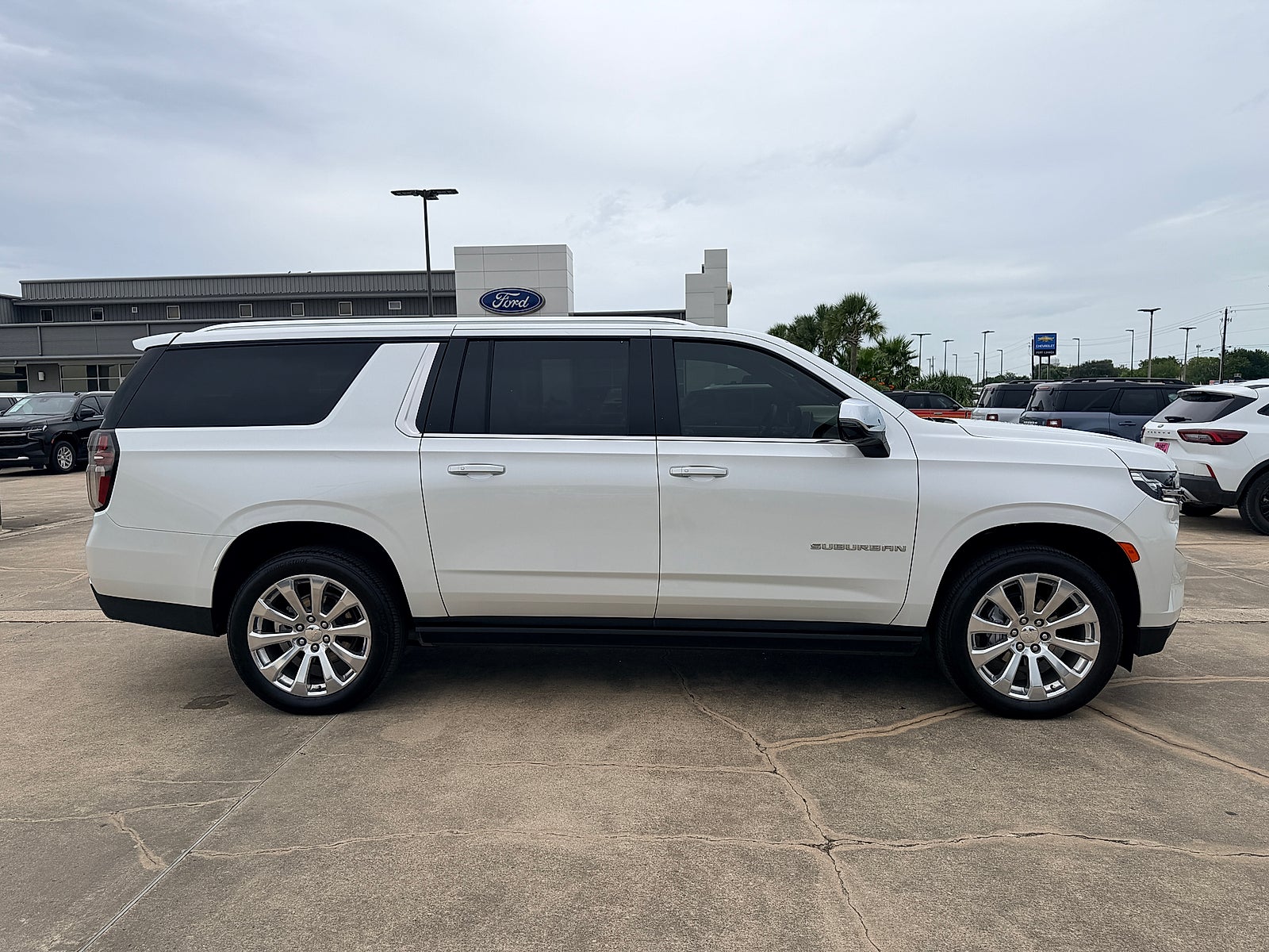2024 Chevrolet Suburban 2WD Premier
