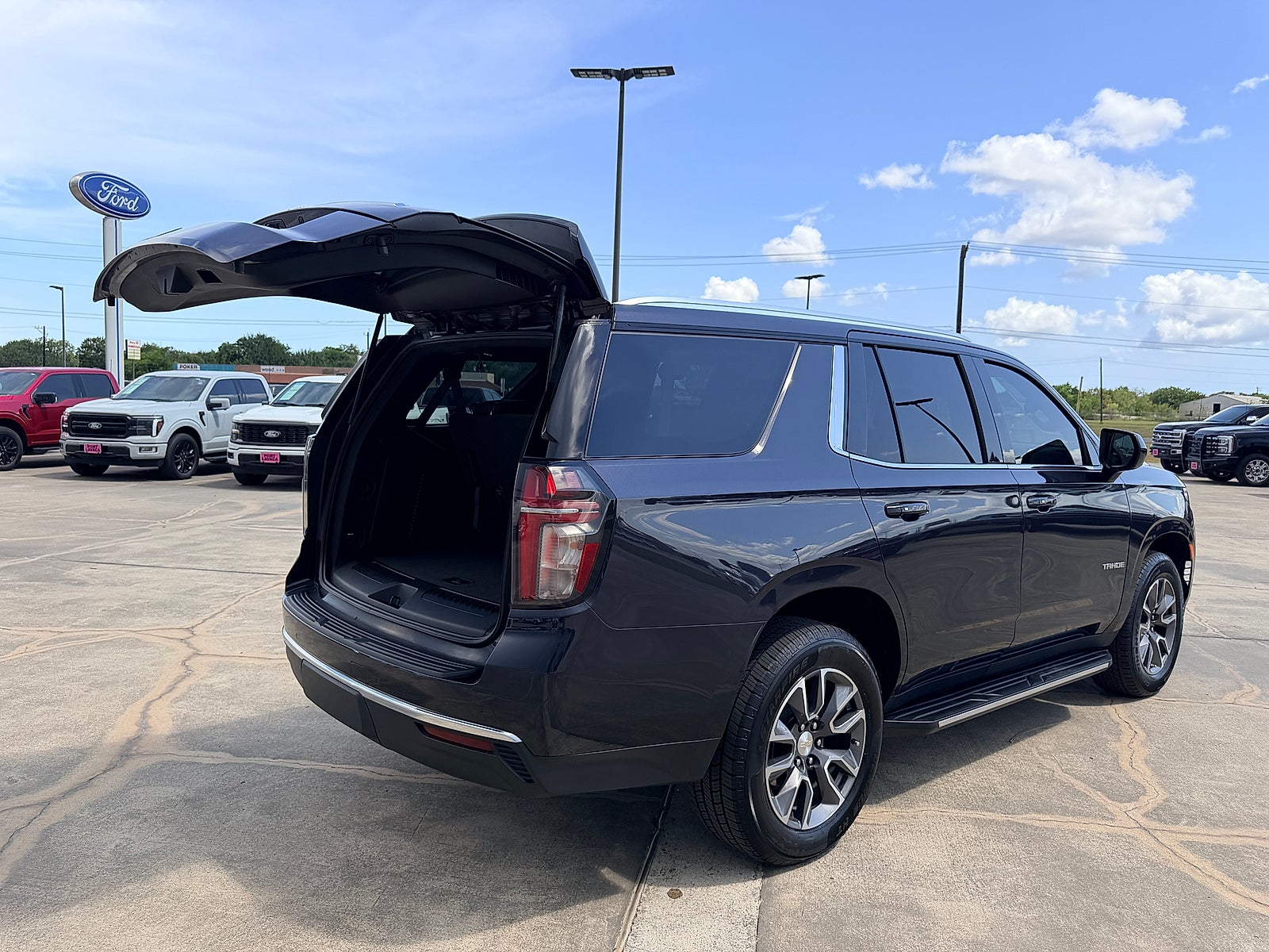 2023 Chevrolet Tahoe 2WD LS