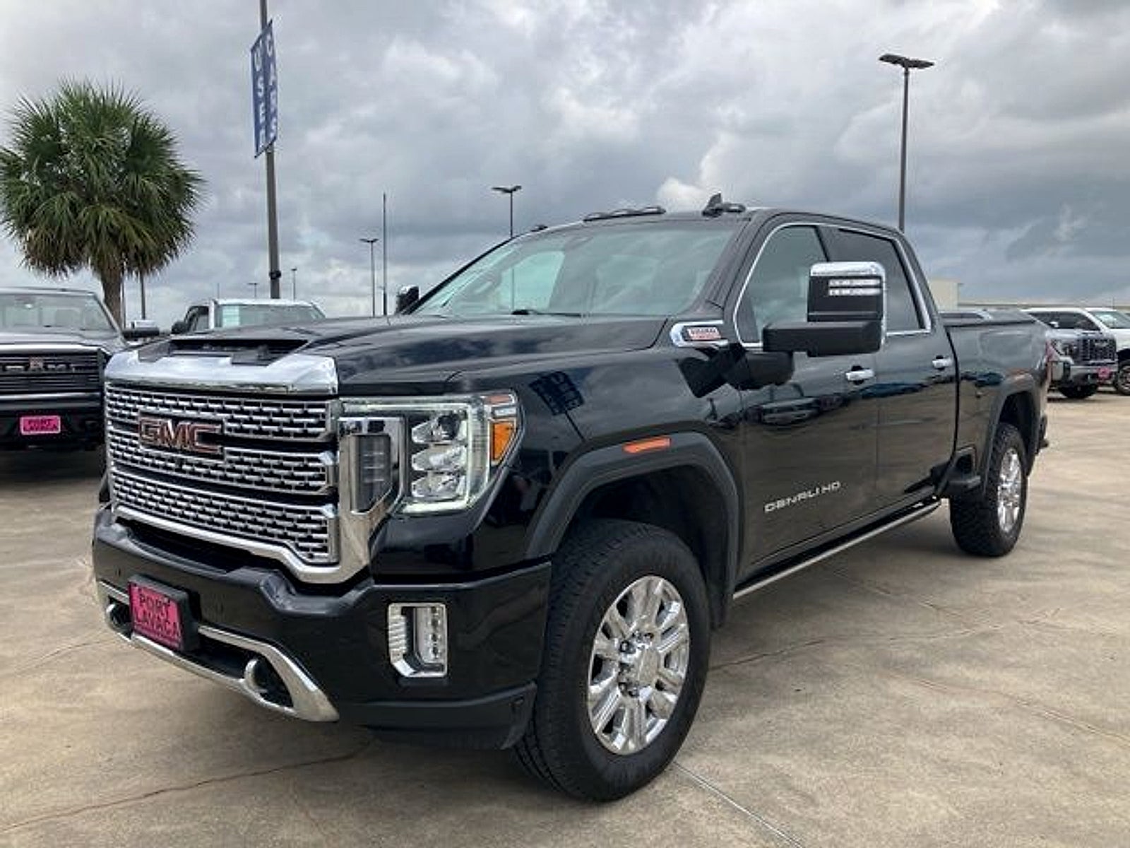 2023 GMC Sierra 2500HD 4WD Crew Cab Standard Bed Denali