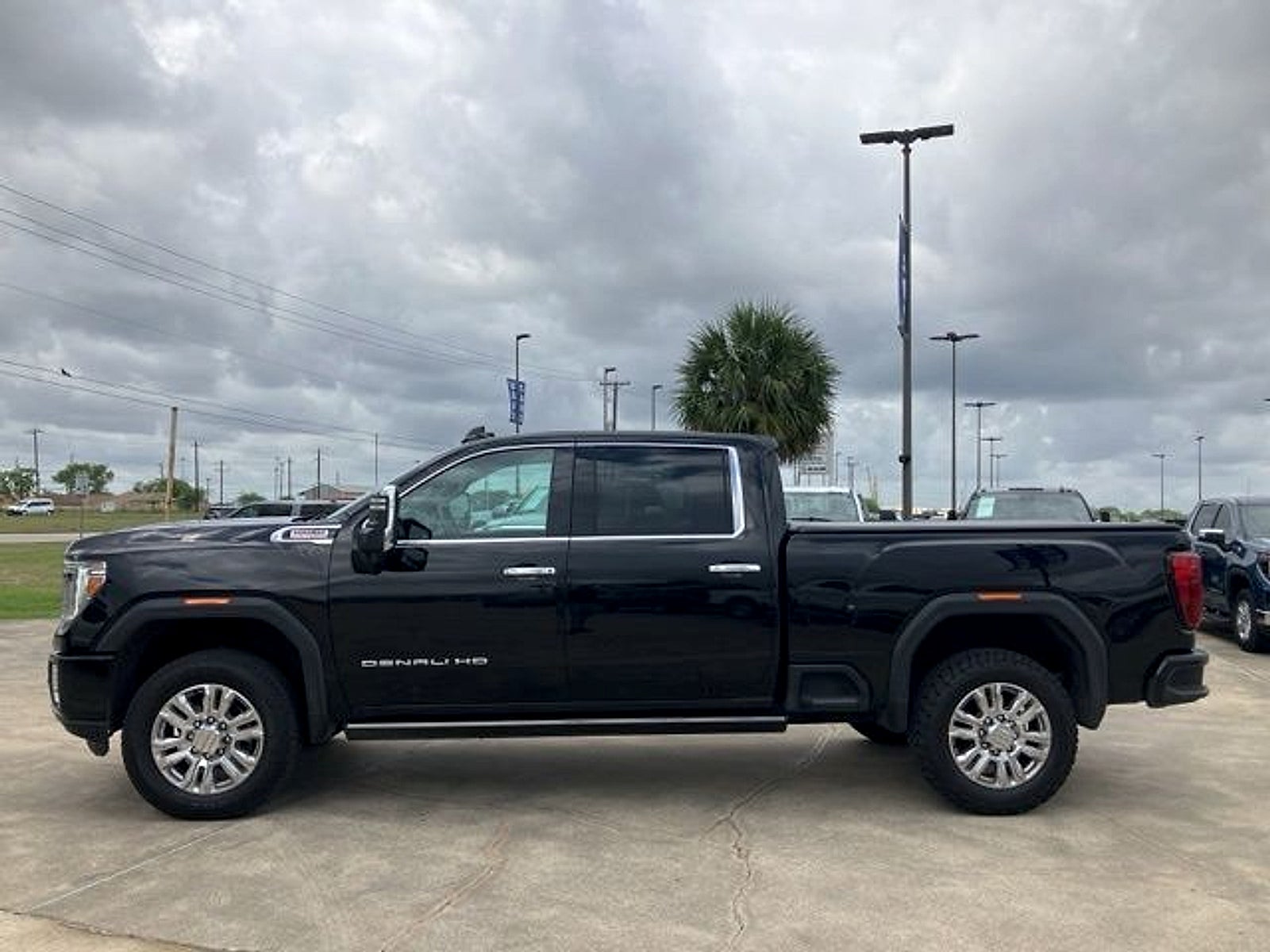 2023 GMC Sierra 2500HD 4WD Crew Cab Standard Bed Denali