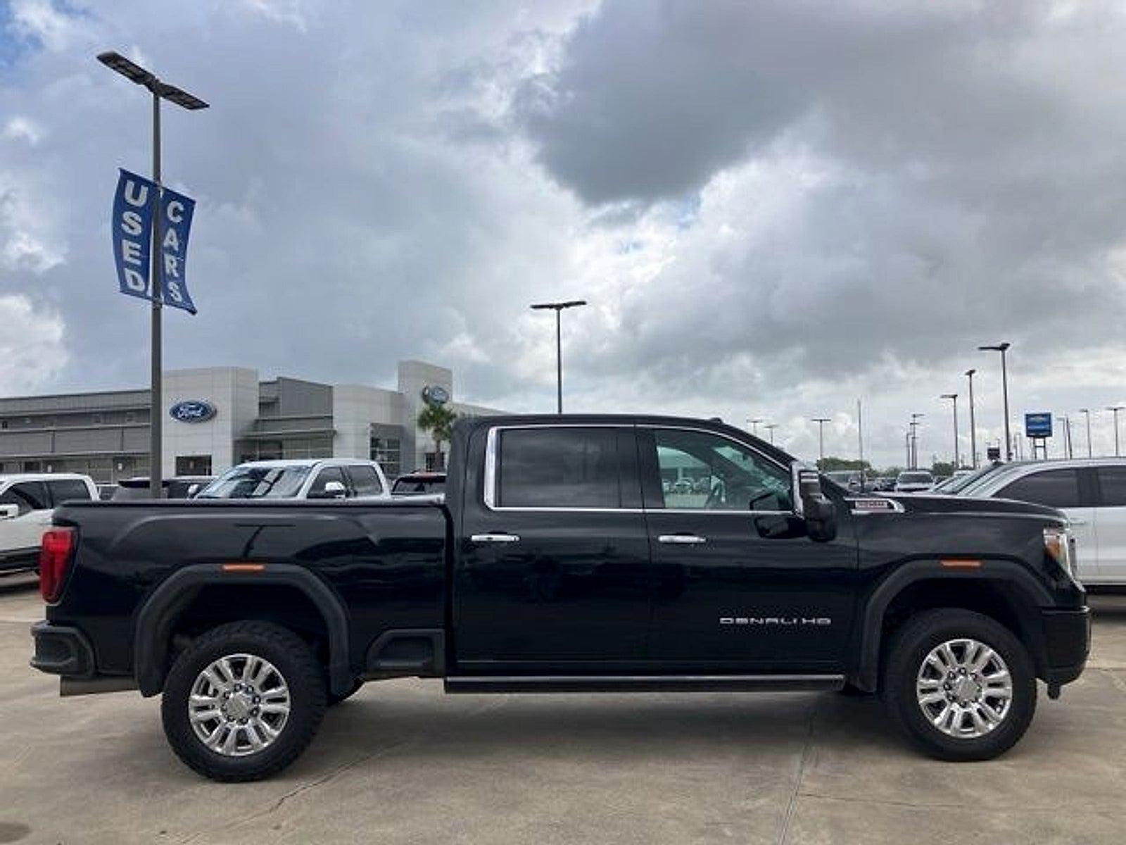 2023 GMC Sierra 2500HD 4WD Crew Cab Standard Bed Denali