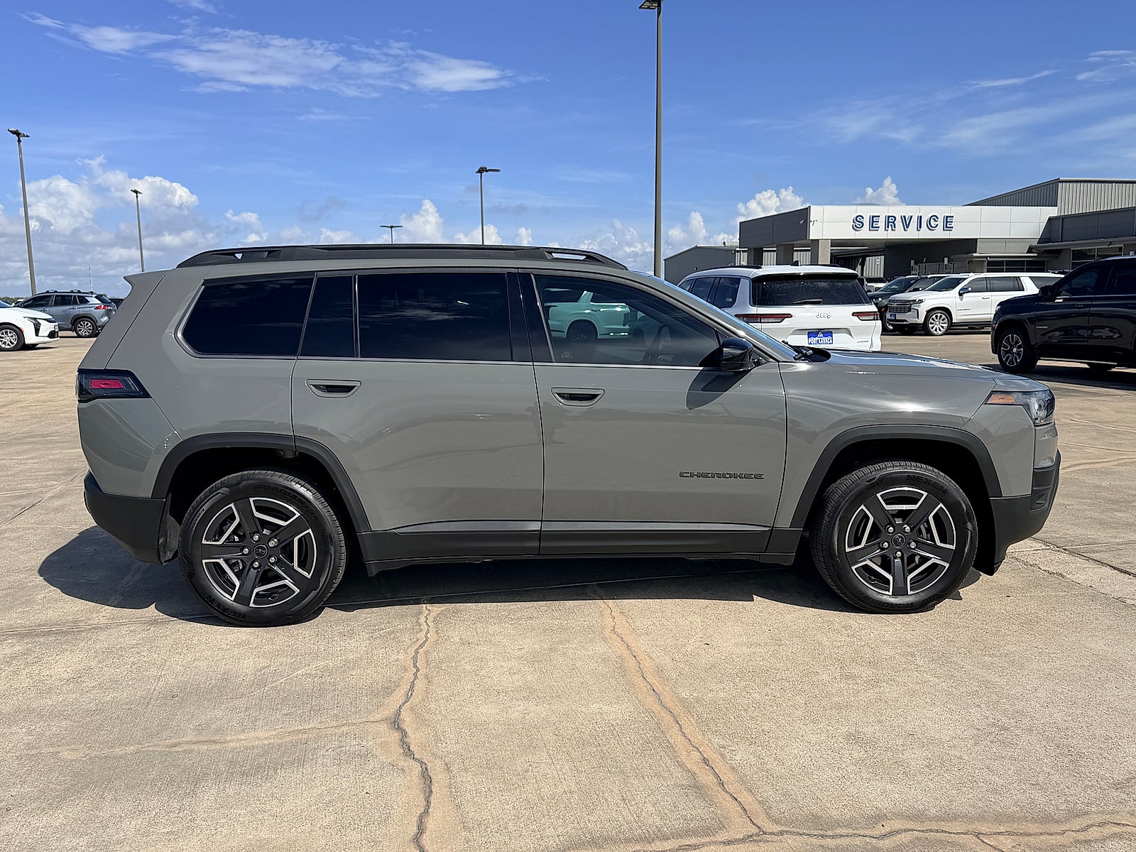 2026 Jeep Cherokee Laredo 4x4