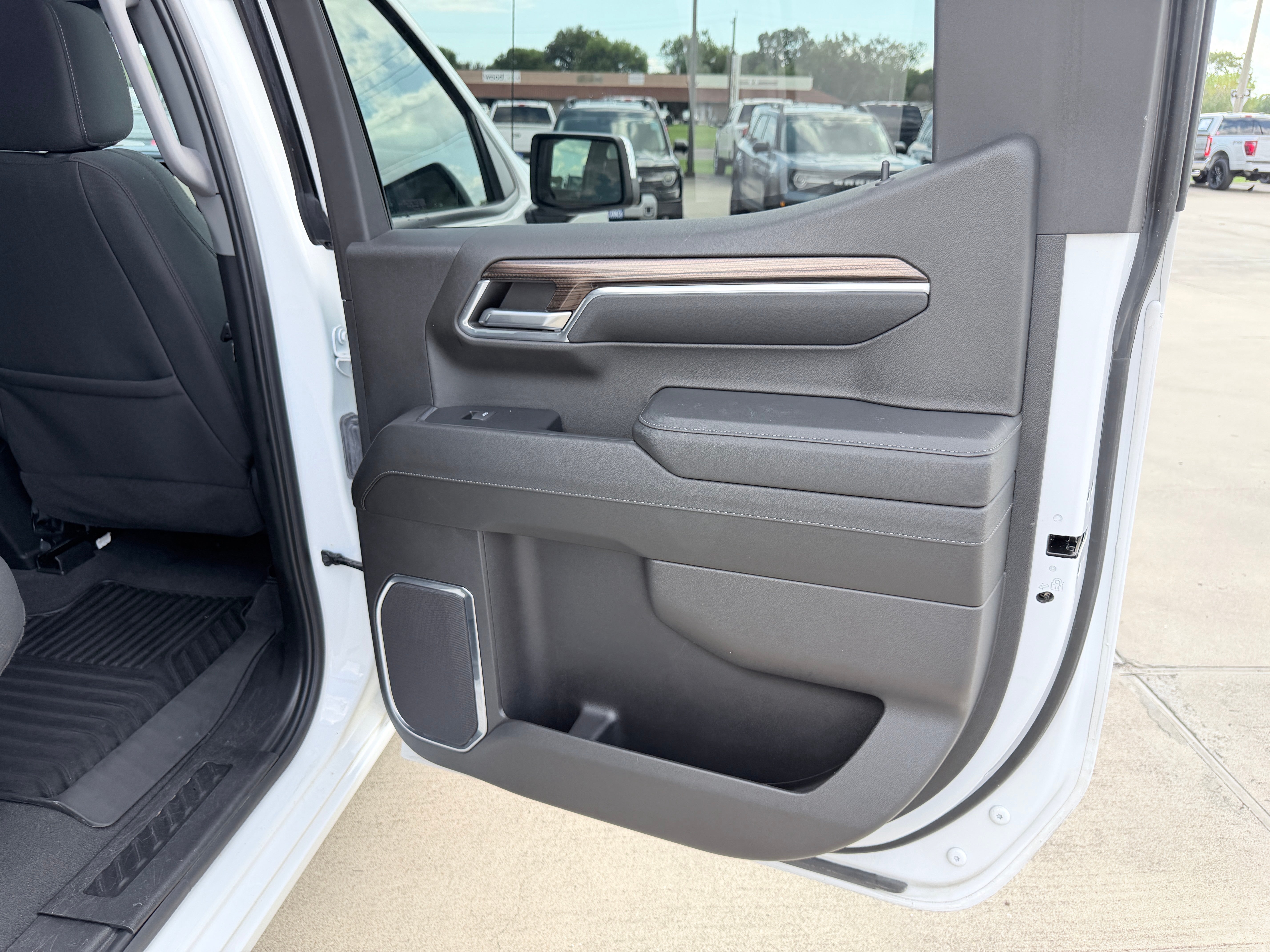2024 Chevrolet Silverado 1500 4WD Crew Cab Short Bed LT