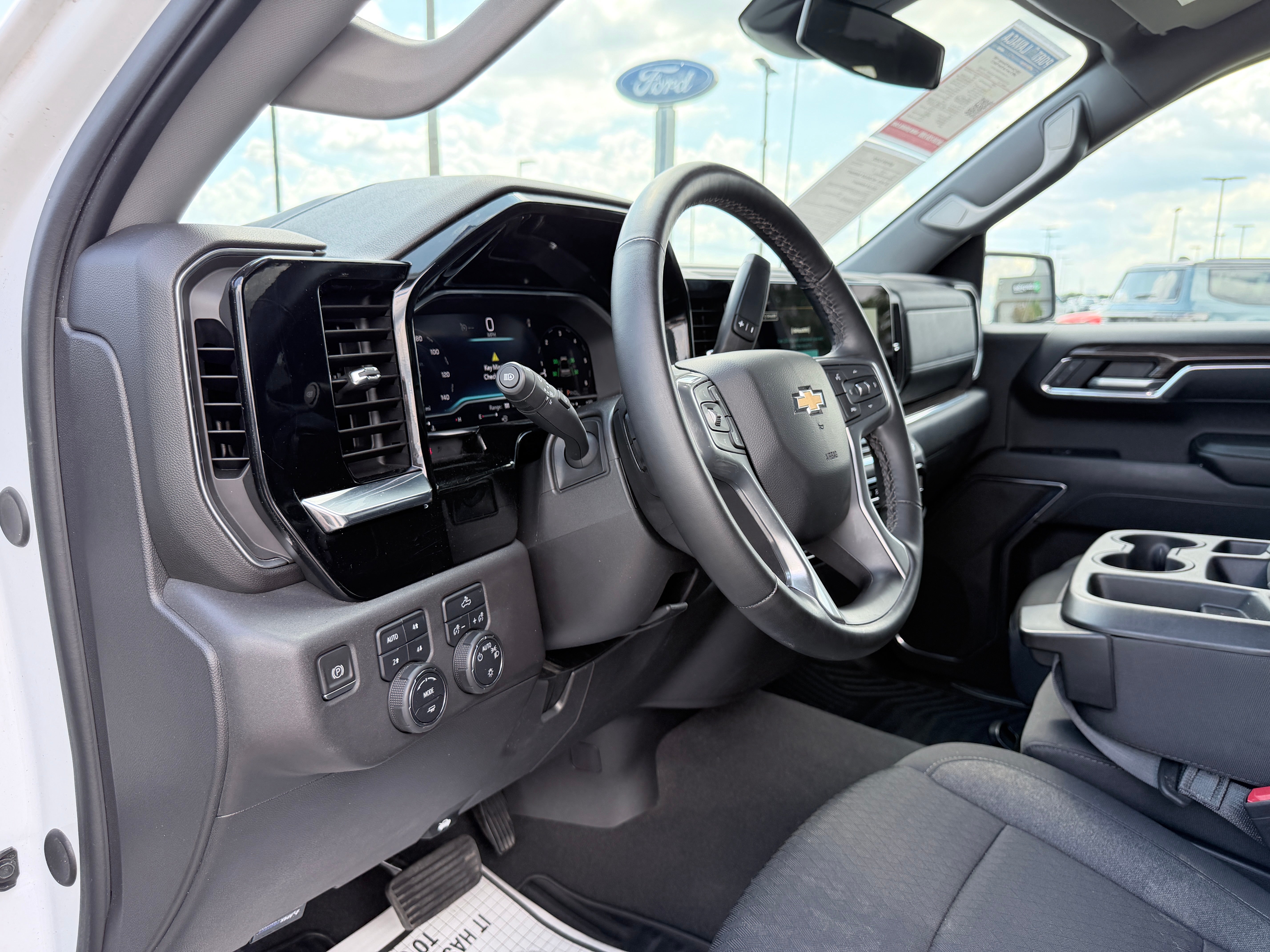 2024 Chevrolet Silverado 1500 4WD Crew Cab Short Bed LT