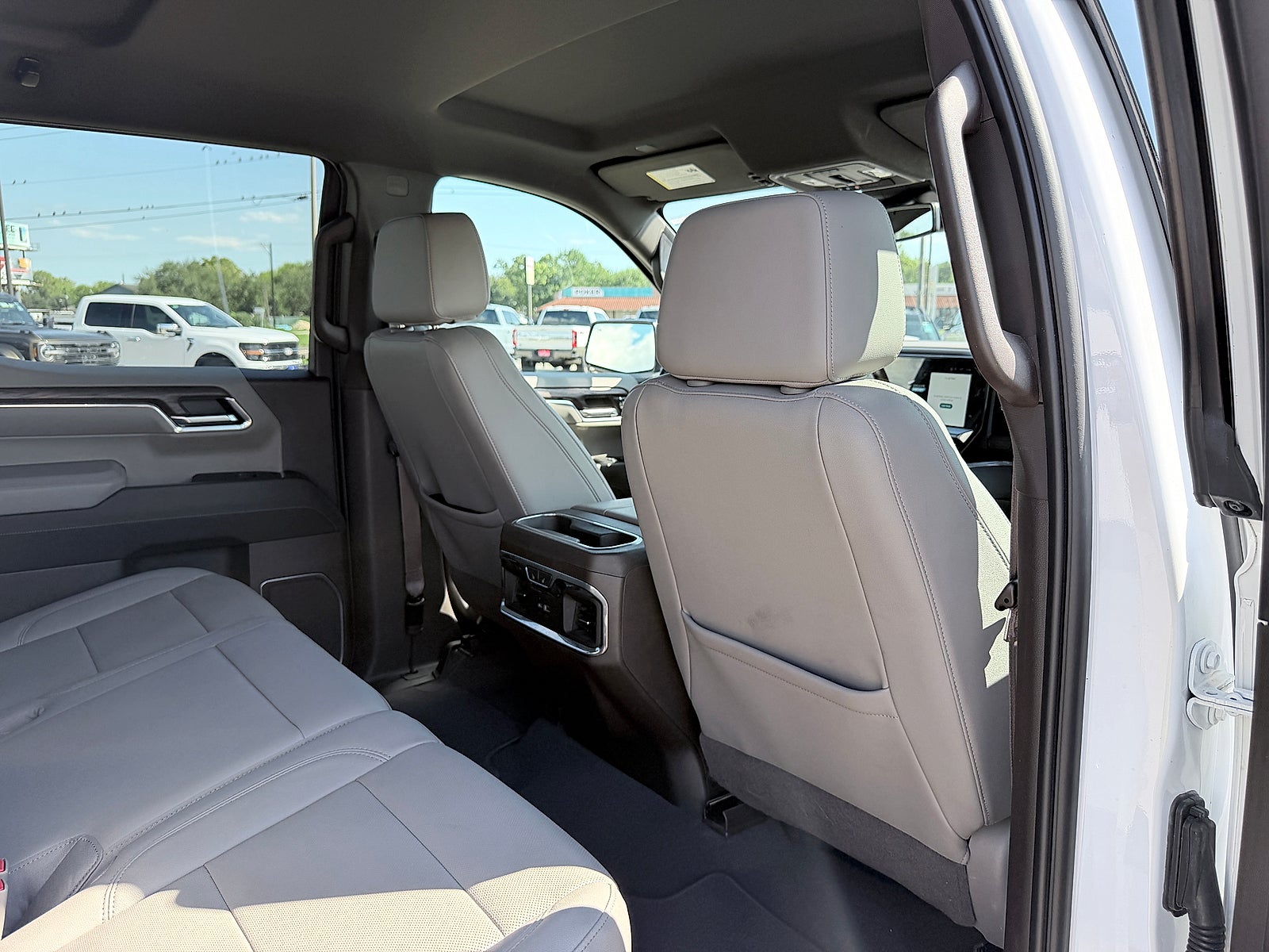 2023 GMC Sierra 1500 2WD Crew Cab Short Box SLT