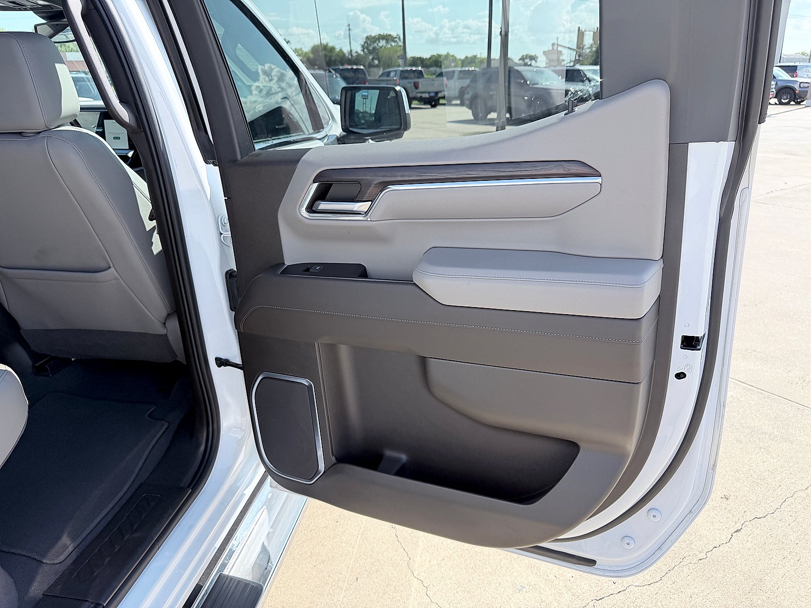 2023 GMC Sierra 1500 2WD Crew Cab Short Box SLT