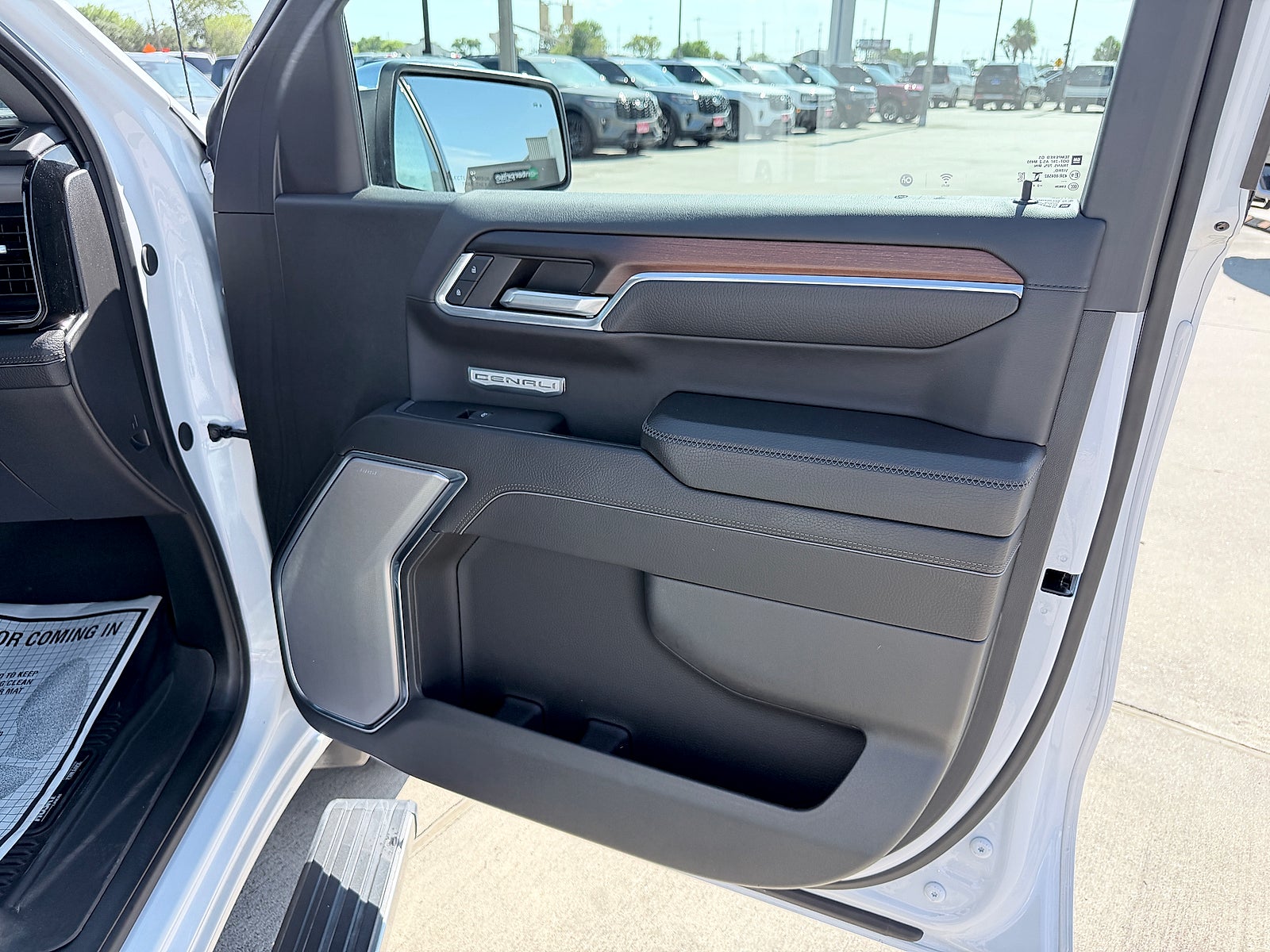 2024 GMC Sierra 1500 4WD Crew Cab Short Box Denali