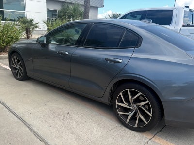 2020 Volvo S60 T6 Momentum